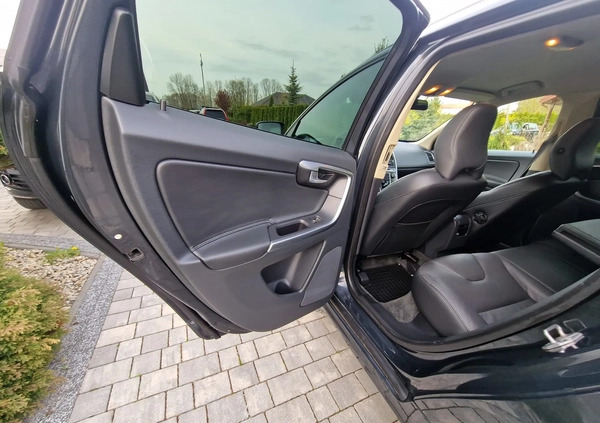 Volvo XC 60 cena 65900 przebieg: 205000, rok produkcji 2014 z Bodzentyn małe 254